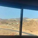 Eilat Octopus Apartment - אילת אוקטופוס -שני חדרים וסלון, בריכה בקיץ