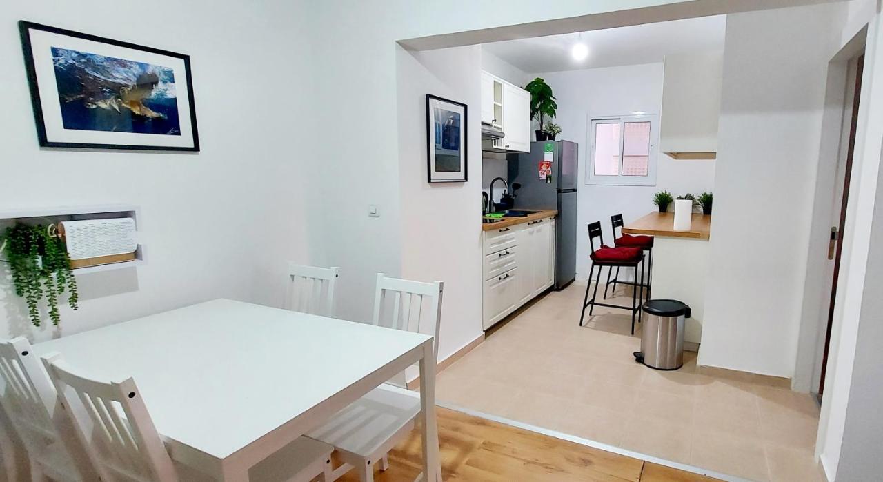 Octopus Apartment: Two-bedroom With Seasonal Pool Apartment Eilat